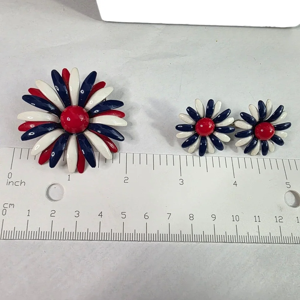 Vintage July 4th Red White Blue Enamel Daisy Brooch Clip On Earring Patriotic‎